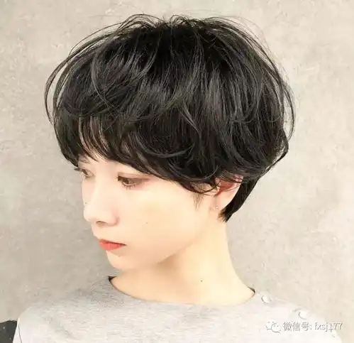 带点纹理的短发最好看