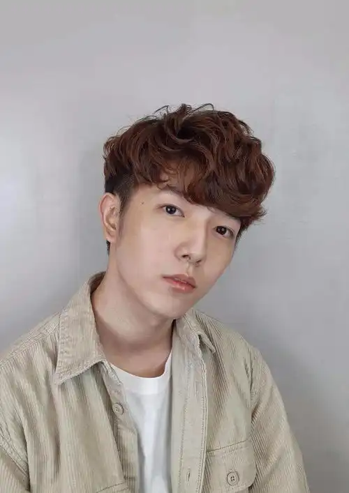 怎么卷才有型男生发型要好看,意想不到的关键元素就是...