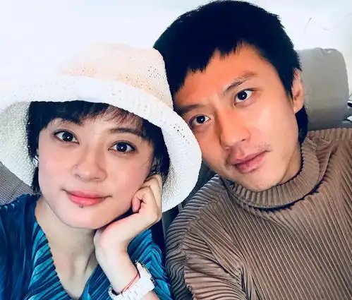 邓超晒与孙俪的合影,为理想之城打call,孙俪素颜状态超好