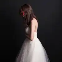 穿婚服的漫画情侣一对两张头像