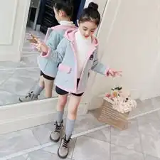 时尚舒适2018冬季女童连帽中长款长袖呢子外套单排多扣卡通图案