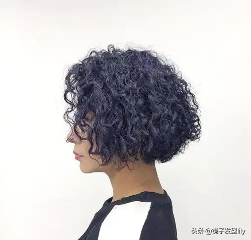 女人过了50岁,发型这样剪,洋气时尚显气质