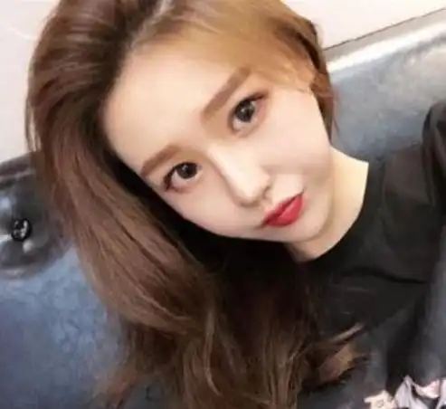 抖音最火女神温婉被封杀,清纯照片被扒出,网友以前更好看