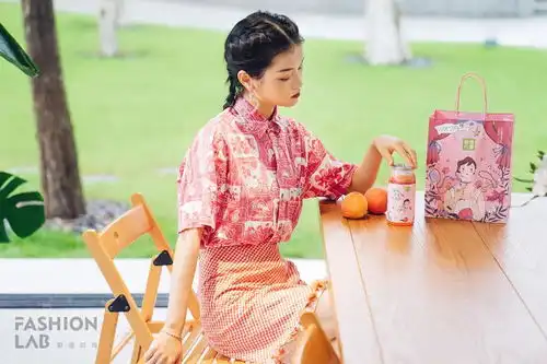 蜜桃女孩们,用奈雪的茶为这个夏天续命吧