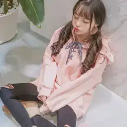 充满少女心的粉色系卫衣,打造不一样的甜美风格