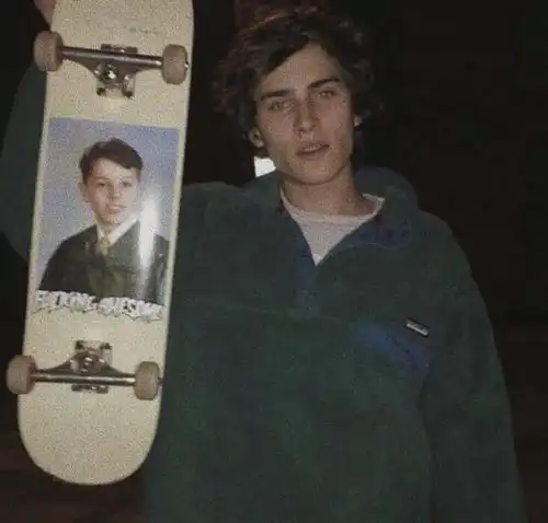 头像曾以为校服是种约束后来才知那是最无忧无虑的日子