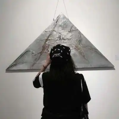 黑白单人情头身影两张,总有一天会反过来拥抱你