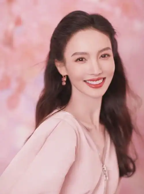 春日彩色匹配百变少女闪亮登场