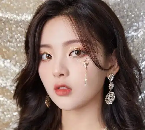 还记得倪妮半年前割坏的双眼皮吗这居然是今夏最爆的5毛钱眼妆