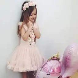 顶尖超模小萌娃,小小年纪就这么会穿搭,是不是不给我们这些大人留活路