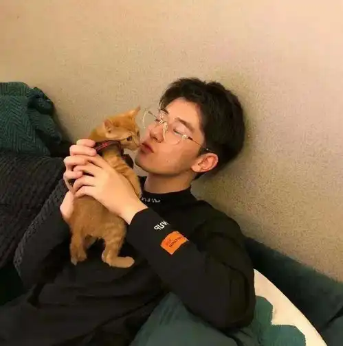 男生头像白色系可爱杨祐