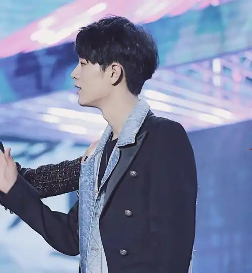 博君一肖情头兔兔和狮子