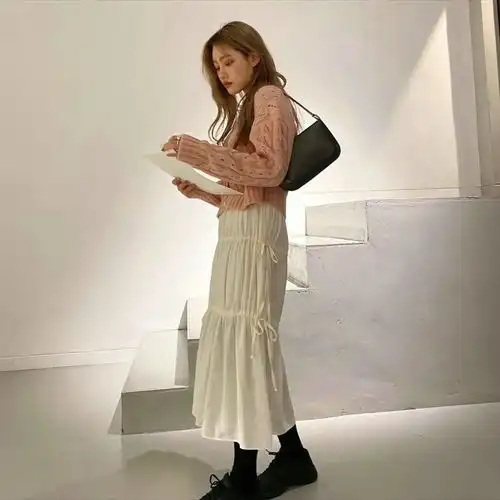 夏末初秋米色系穿搭,太温柔了,时髦还显白