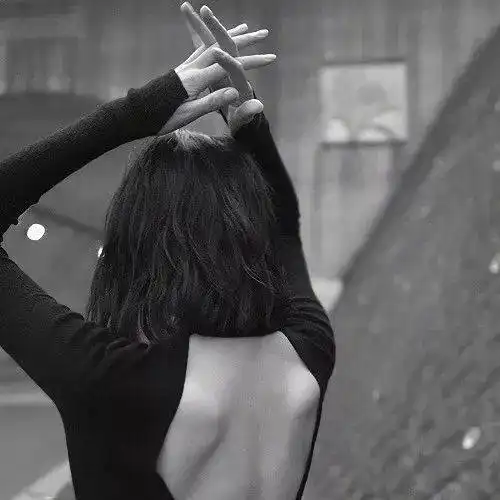 头像黑色系女生ins句子