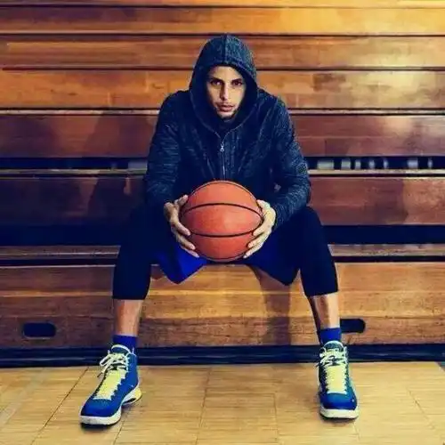 nba又帅又能打的代表库里颜值高队内难称王,乔治黑人球员模板