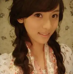 民间美女爆红网络媲美一线女星