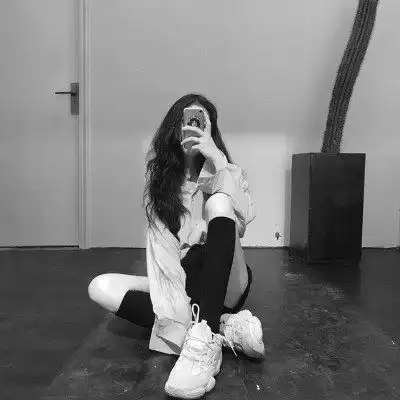 黑白头像女唯美高清图片