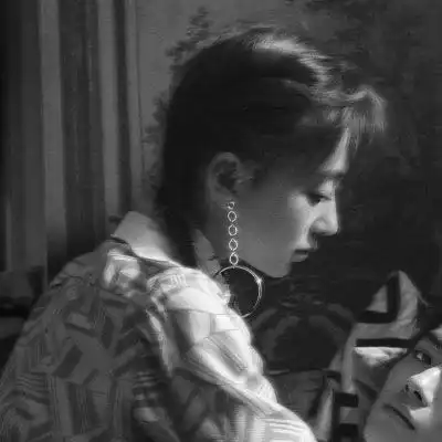 很丧的女头像真人黑白堕落暗黑系女生头像