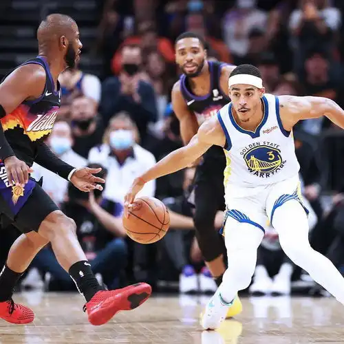 没有布克,太阳让库里打出生涯最差的投篮表现