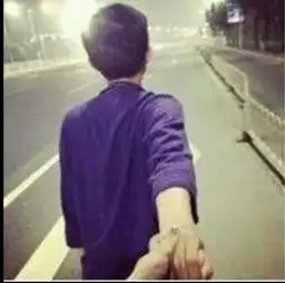 男孩拉女孩手情侣头像