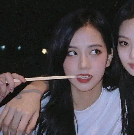 头像人生苦短我他妈又懒