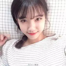 我的刘海长度刚好在眉毛但是形状不好想弄成韩系刘海如图可以修改成吗如果不行接发重新修剪不行吗