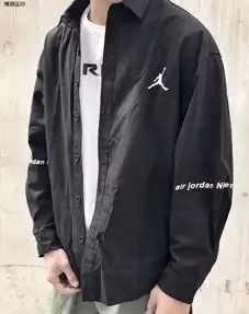 浅绿色日式短袖衬衫