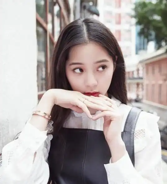 欧阳娜娜叹早出社会没校园恋爱网友炮轰有够贪心