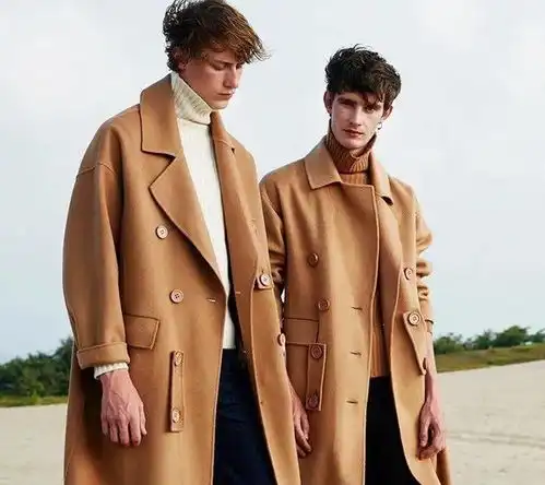 秋冬男士驼色羊绒大衣如何搭配各类单品