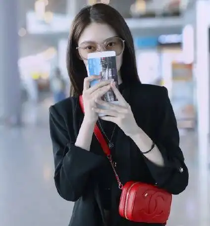 火箭少女助阵创造营机场图,孟美岐气场十足,杨超越太可爱