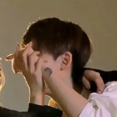 情侣头像秀恩爱一左一右超甜2021没关系的大家都是泪流满面又大步向前走的人