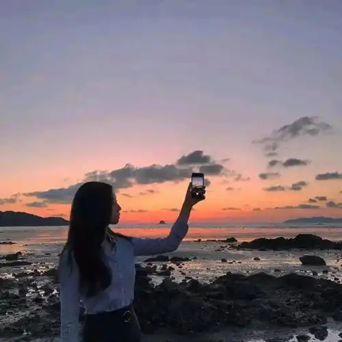 不敢正眼看你,怕每一眼都是表白