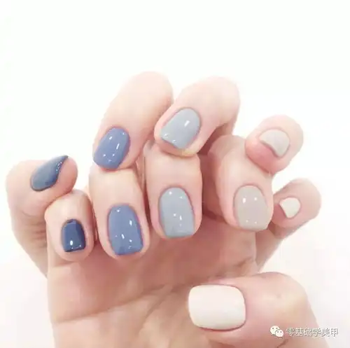 淡蓝色美甲,美得很清新