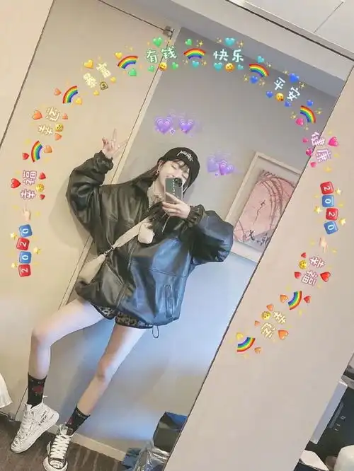 火箭少女吴宣仪晒出游照,豹纹短裤配过膝靴,漫画腿超抢镜