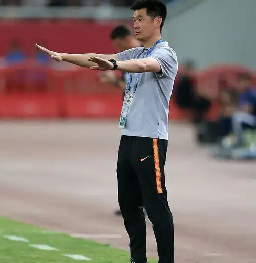 李铁暗讽上海申花高投入低回报心态失衡,他应该向李霄鹏学习