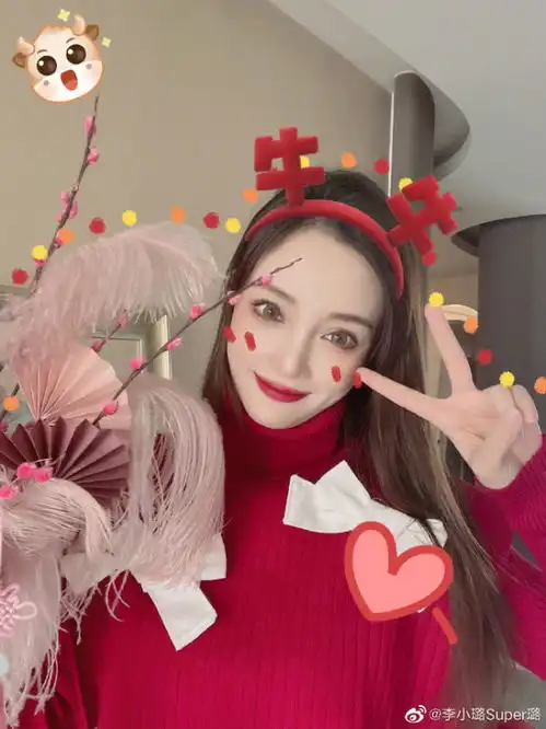 继全家福之后,李小璐再次分享甜馨视频,刻意遮挡照片引猜疑