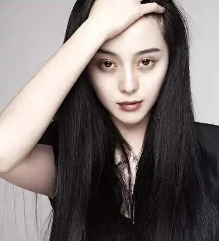 浓颜系女星有多好看范冰冰热巴爱了,却没躲过精致如瓷娃娃的她