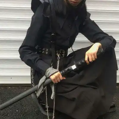 女生头像真人霸气黑色奈何桥上忽悠鬼