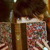 用书遮脸的男生头像微信头像图片大全