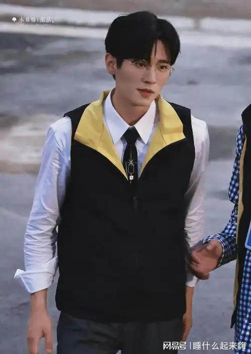 内娱戴眼镜好看的明星,唐嫣谭松韵又甜又可爱,龚俊刘宇宁禁欲系