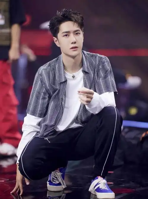 小八卦,王一博张萌,华晨宇,周也,陈飞宇,彭小苒电影沈腾本子