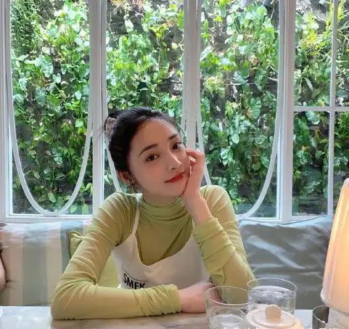 周洁琼泰国私服绿了所有人的眼吊带外穿挺好看,衣品真的提升了