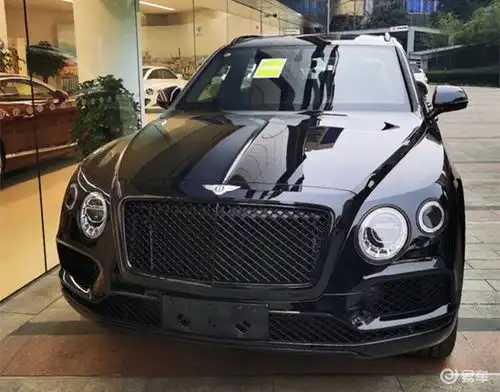 宾利添越v8唯美系列特别版轮毂b标也和劳斯莱斯一样