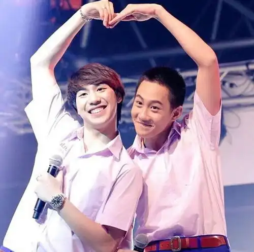 ins自截为爱所困lovesicktheseries白堆糖,美图壁纸兴趣社区