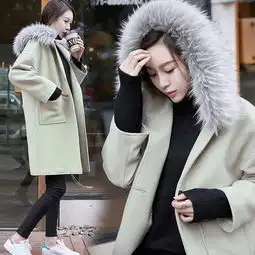 像这个的卡其色毛衣配什么颜色的外套好看配什么颜色的裤子和鞋子好看