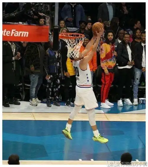 库里的球鞋之路第七章伤病满营,痛失三连冠,看着勇士王朝覆灭的男人