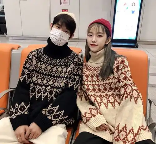 ins治愈系情侣头像曾以为你是我的暖阳,却成为我握不住的流光