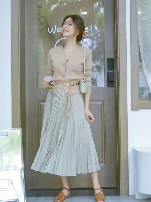 火遍秋天的绝美cp针织上衣半裙,魅力穿搭就靠它