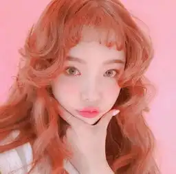 都说她是四小花旦里唯一没动过脸的,那比镰刀还细的山根是p的