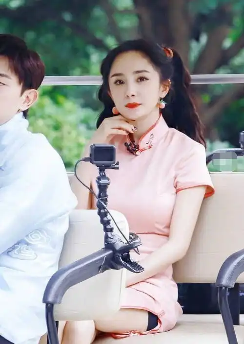 杨幂配旗袍美到让人心动,这才是夏季时尚的正确打开方式